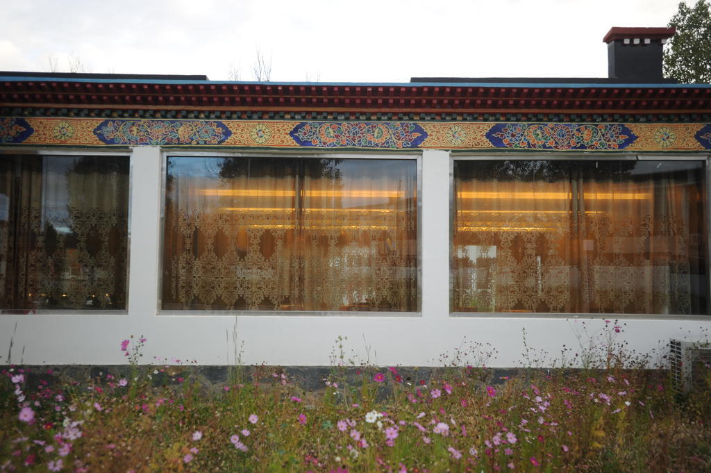 Wanrun International Resort Hotel In Tibet Xigaze Extérieur photo